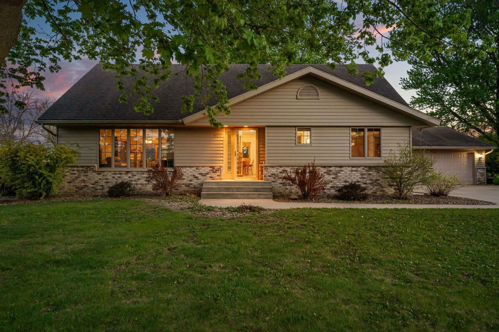 406 NE Grove Street, Brownsdale, MN 55918