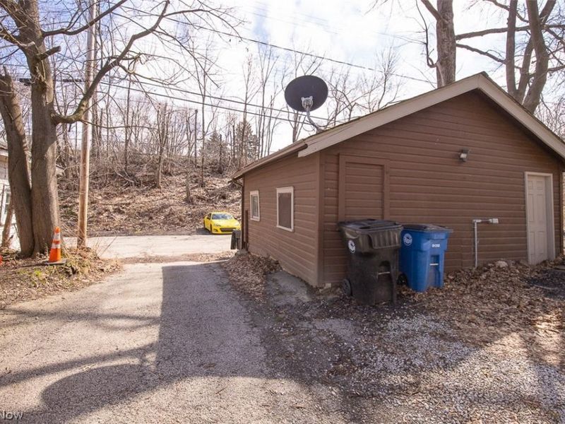 9327 Clifton Boulevard , Cleveland, OH 44102 Photo 3