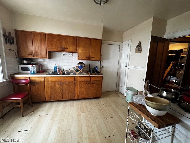 9327 Clifton Boulevard , Cleveland, OH 44102 Photo 32