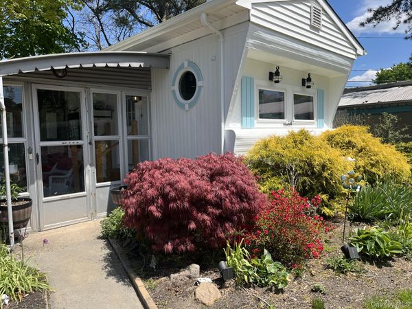 525 Riverleigh Avenue, Unit C-8, Riverhead, NY 11901