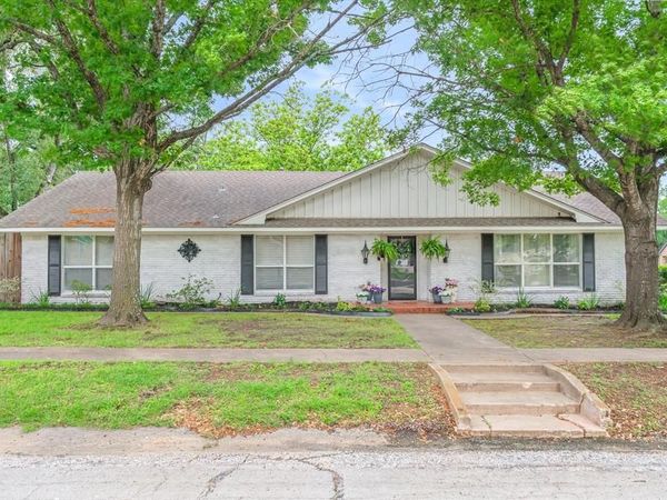 202 S Houston Street , Edgewood, TX 75117