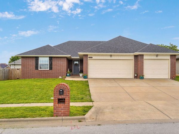 5423 Basswood Court W, Springfield, MO 65802