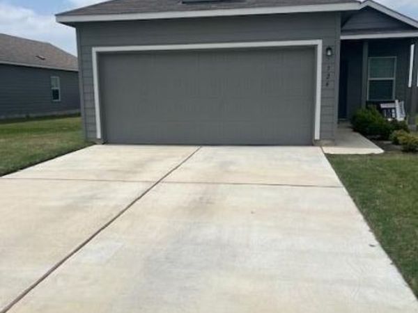 724 Rancho Del Cielo LOOP, Jarrell, TX 76537
