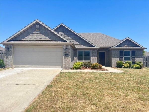211 Genoa , Centerton, AR 72719