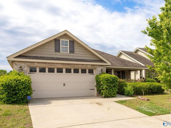 7018 Camrose Lane NW, Huntsville, AL 35806