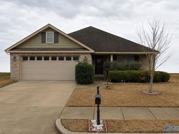 7018 Camrose Lane NW, Huntsville, AL 35806