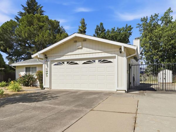 10 Pelican Ct, Sacramento, CA 95833