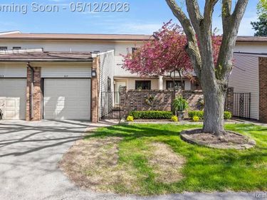 317 Willow Grove Lane, Rochester Hills, MI 48307