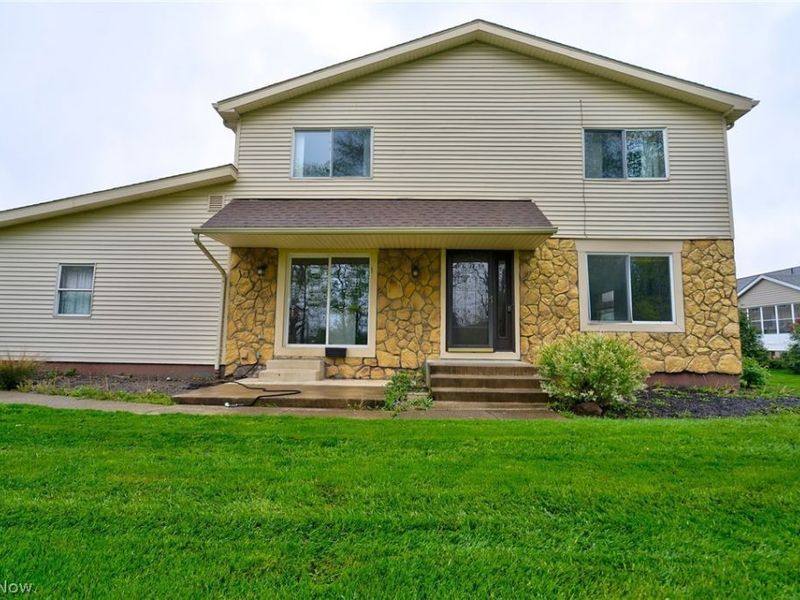 378 Deepwood Drive , Wadsworth, OH 44281 Photo 1