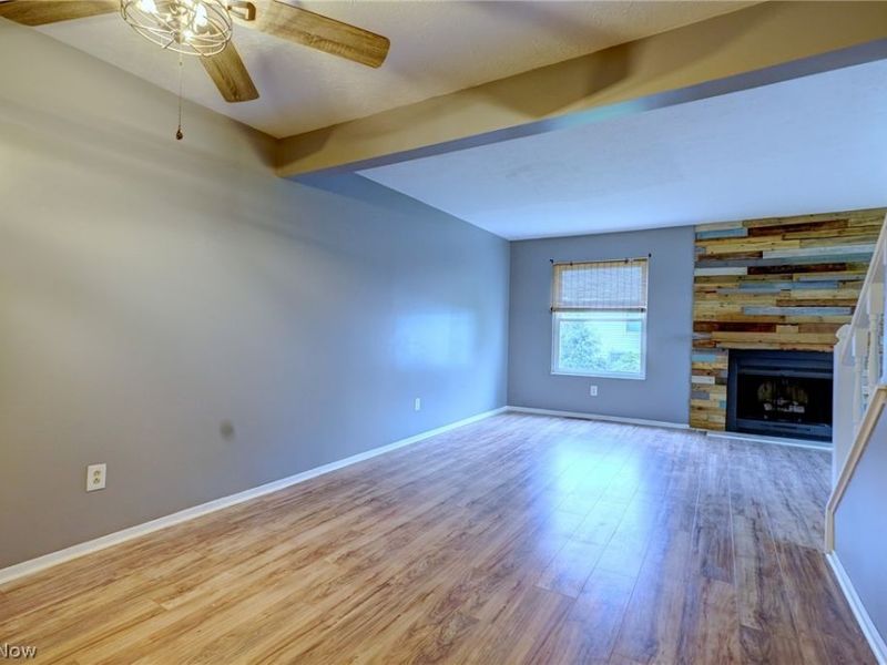 378 Deepwood Drive , Wadsworth, OH 44281 Photo 3