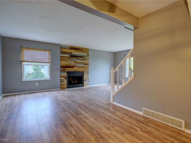 378 Deepwood Drive , Wadsworth, OH 44281 Photo 4