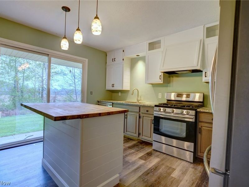 378 Deepwood Drive , Wadsworth, OH 44281 Photo 8