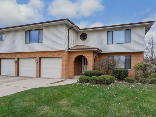 310 Starling Court, Unit B, Bloomingdale, IL 60108
