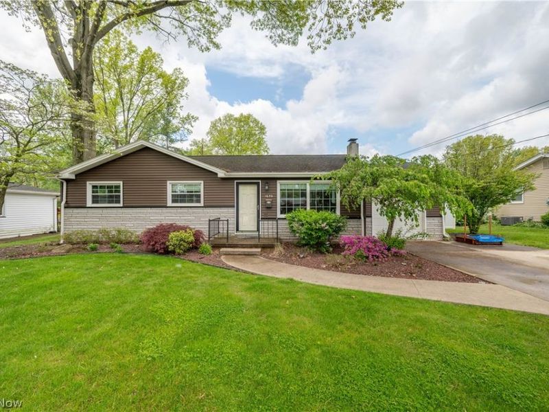 1656 Yolanda Drive, Youngstown, OH 44511 Photo 1