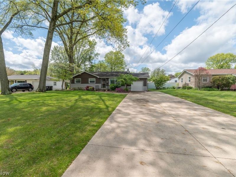 1656 Yolanda Drive, Youngstown, OH 44511 Photo 2