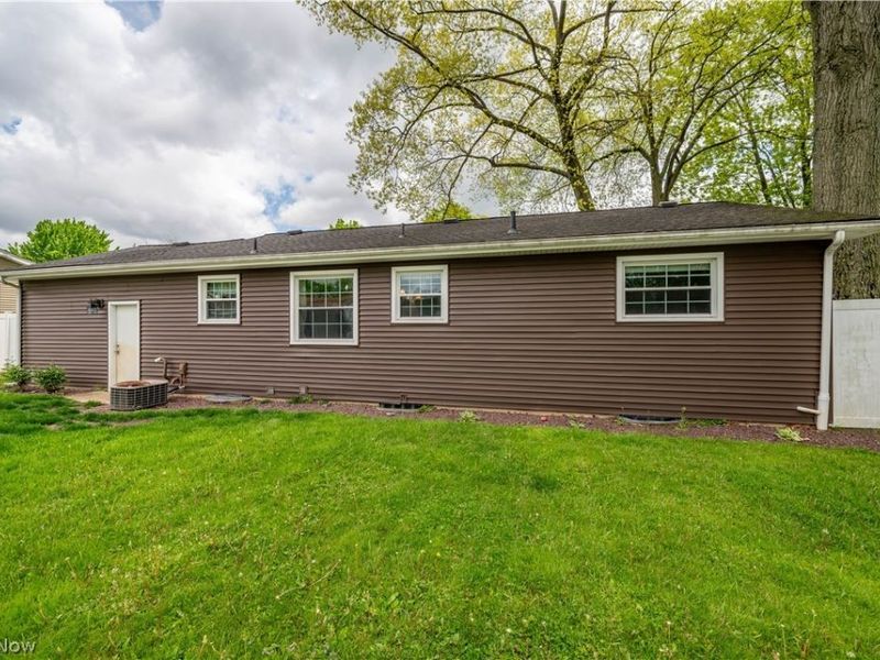 1656 Yolanda Drive, Youngstown, OH 44511 Photo 4