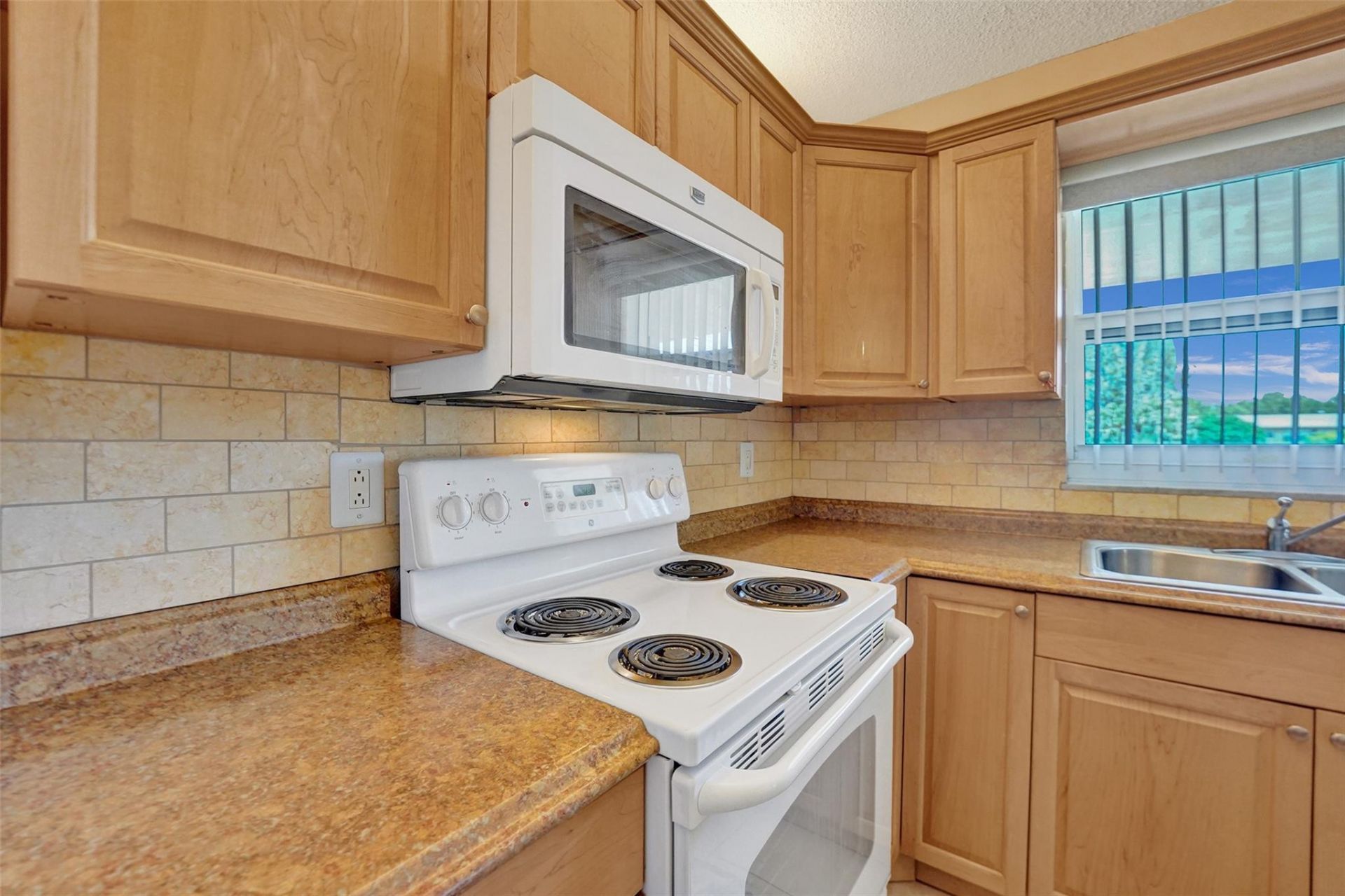 1300 N 12th Court, Unit 7b, Hollywood, FL 33019 Photo
