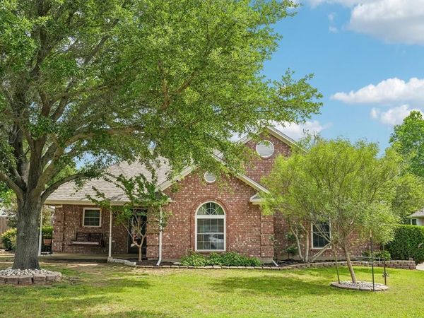 304 Woodlawn Street, Krum, TX 76249