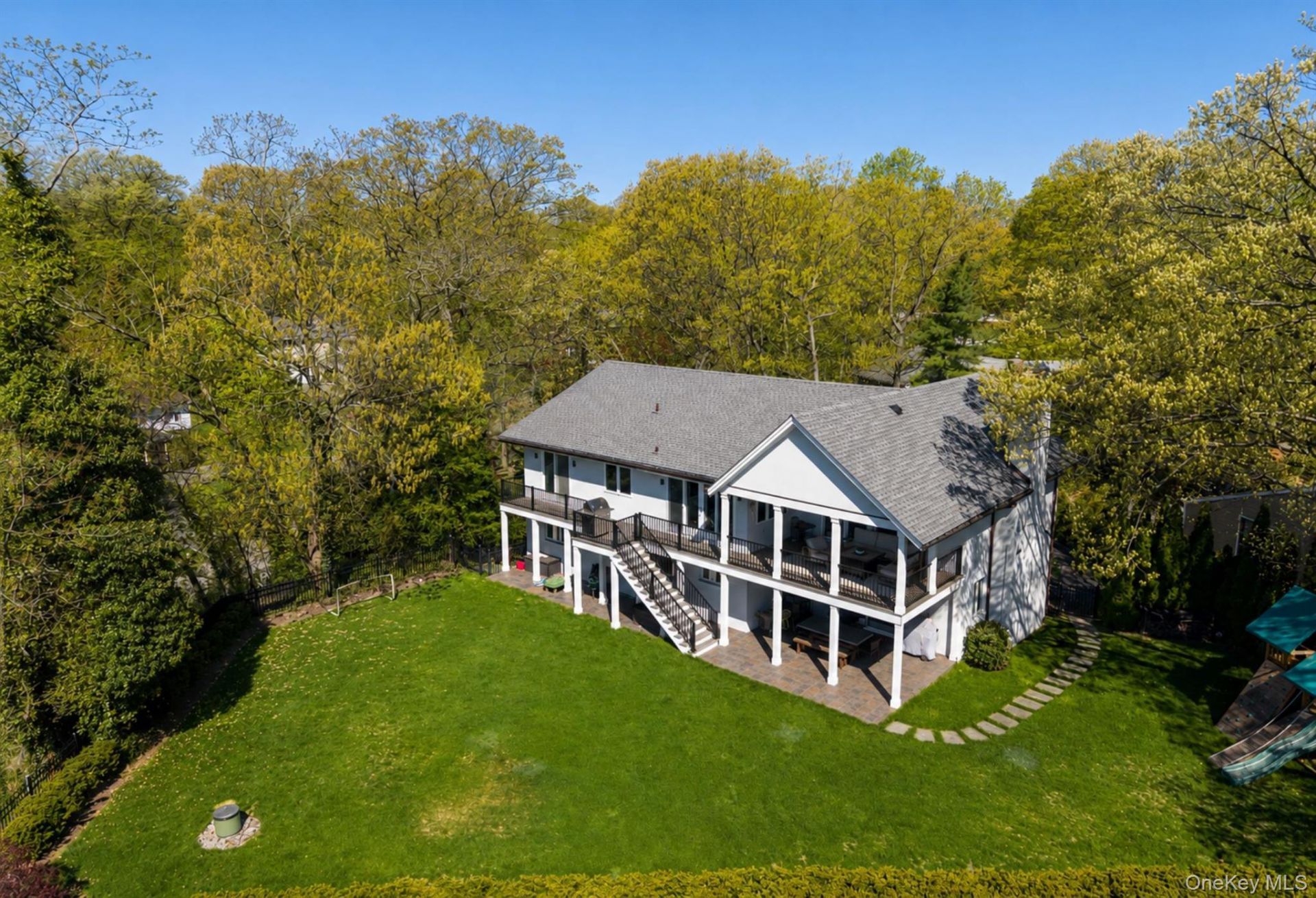 8 Shoreview Circle , Pelham, NY 10803 Main Photo