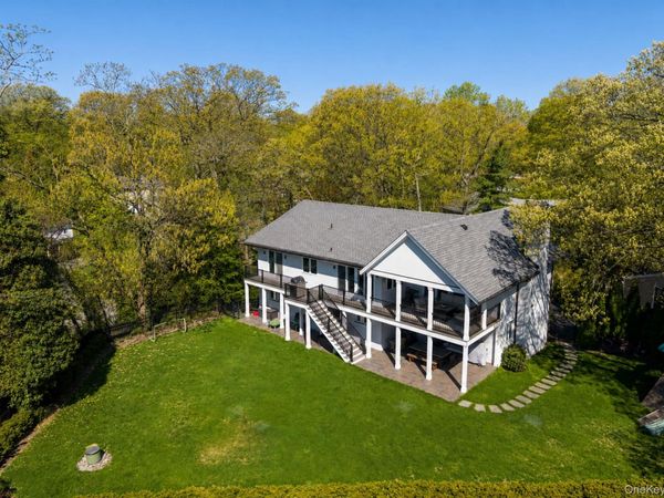 8 Shoreview Circle , Pelham, NY 10803
