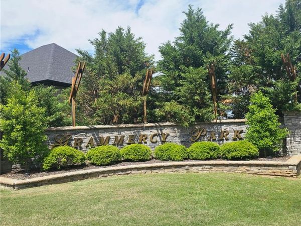 2005 NE Chaucer Street , Bentonville, AR 72712