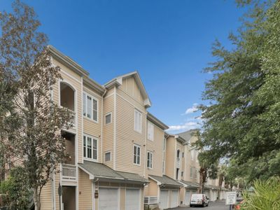 260 Seven Farms, Unit 202, Charleston, SC 29492