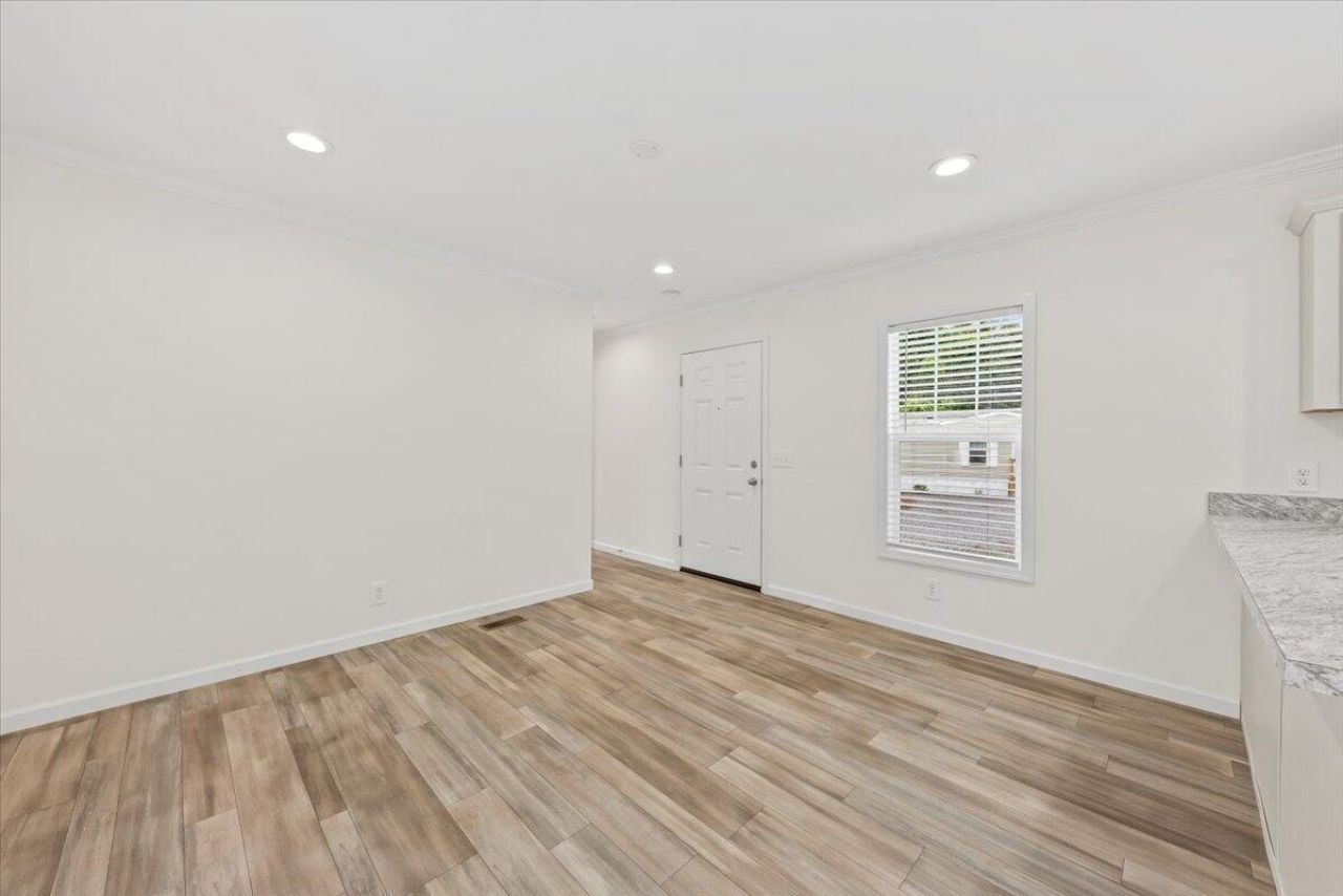 1156 Russell Drive Photo 10
