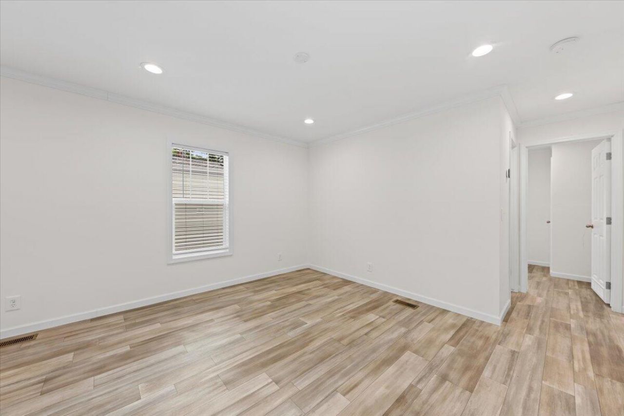 1156 Russell Drive Photo 11