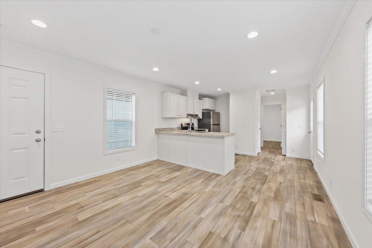 1156 Russell Drive Photo 5