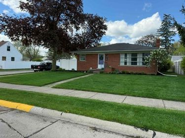 220 S Marias Avenue, Clawson, MI 48017