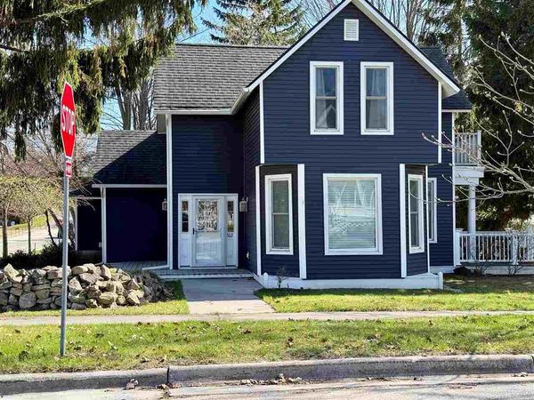 302 Mason Street, Charlevoix, MI 49720