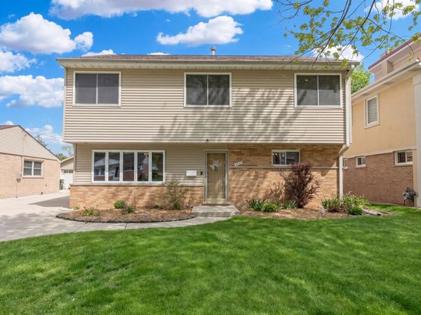 8233 N Octavia Avenue , Niles, IL 60714