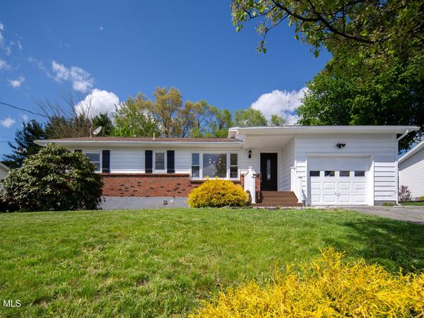 22 Verdi Boulevard, Colonie, NY 12110