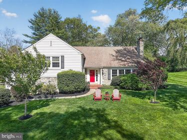 135 CLOVER HILL LANE, WAYNE, PA 19087