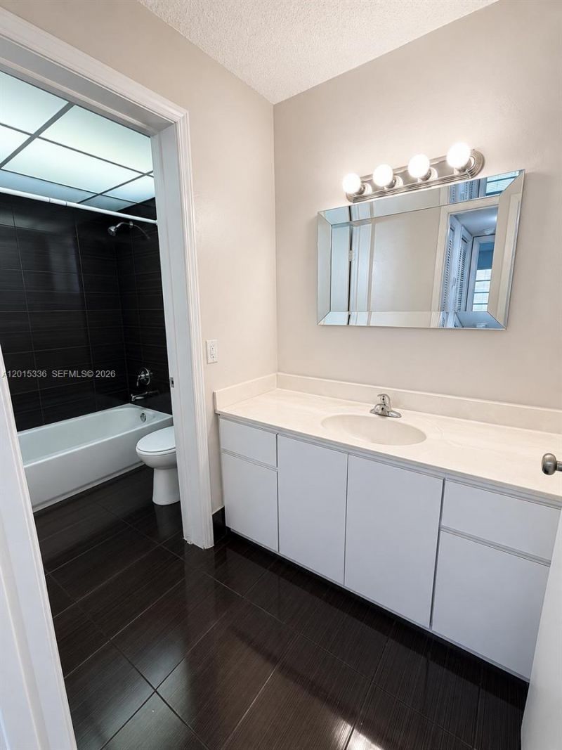 525 NW 72nd Ave, Unit 107, Miami, FL 33126 Photo