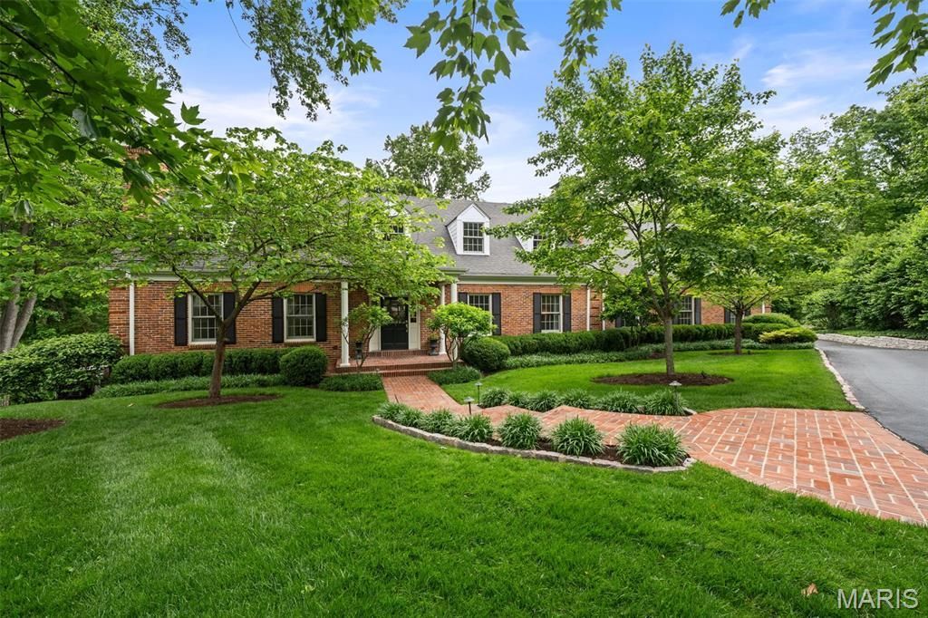 33 Gouvenor Lane , Ladue, MO 63124 Main Photo