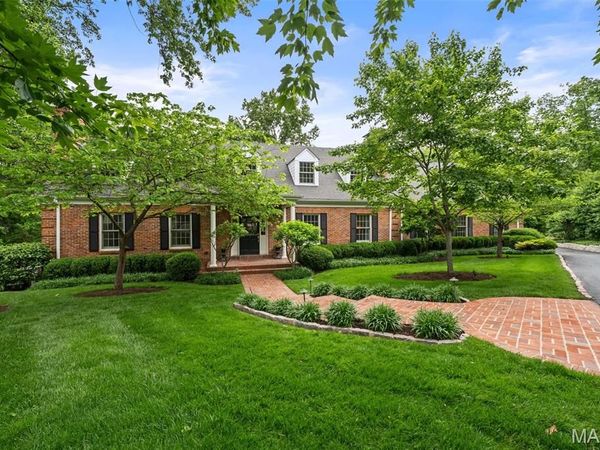 33 Gouvenor Lane, Ladue, MO 63124
