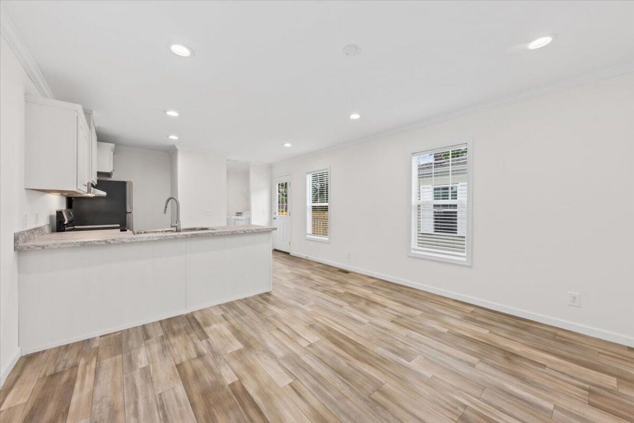 1156 Russell Drive Photo 5