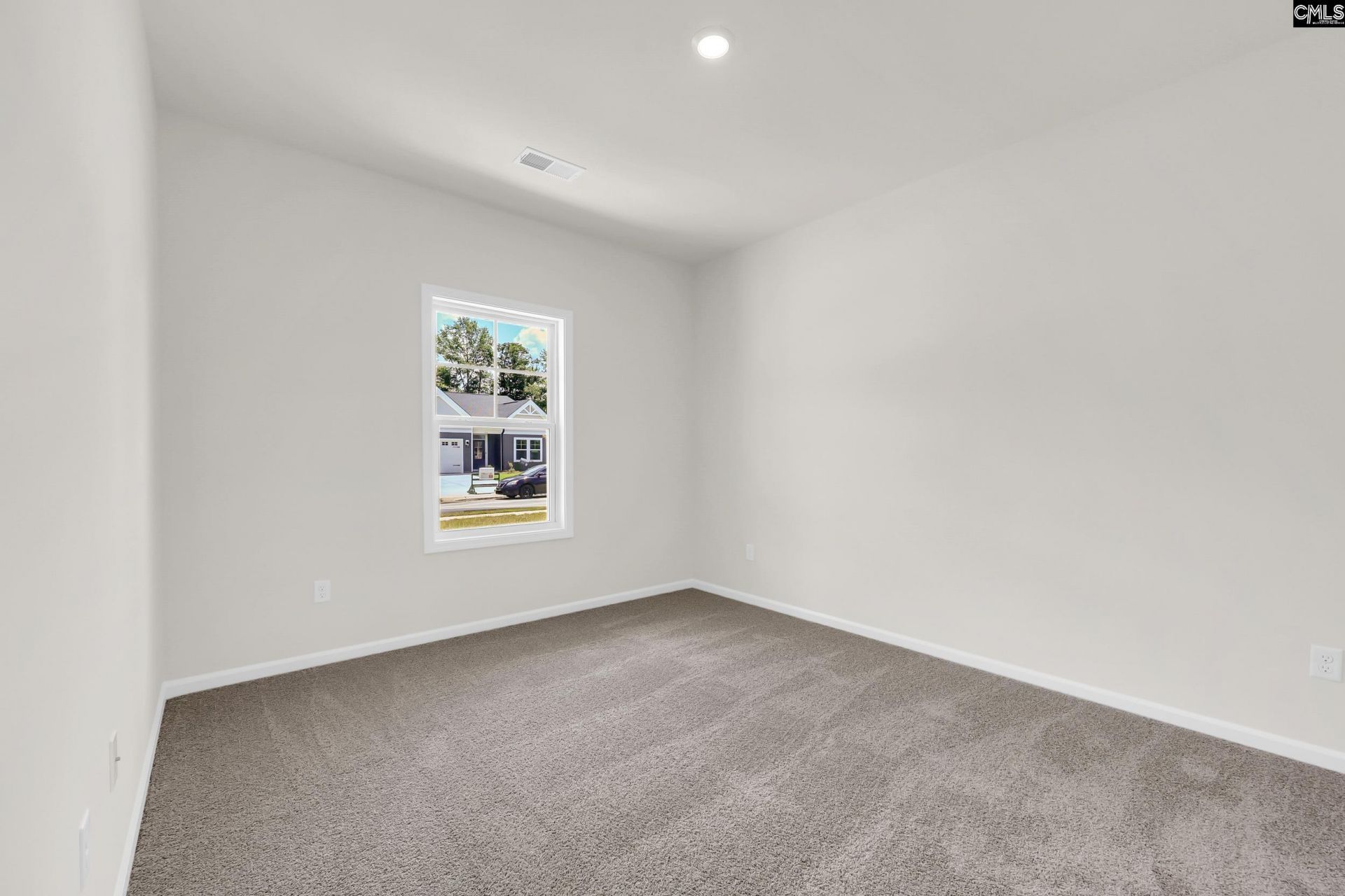 2181 Allan Crest Road  Photo 5