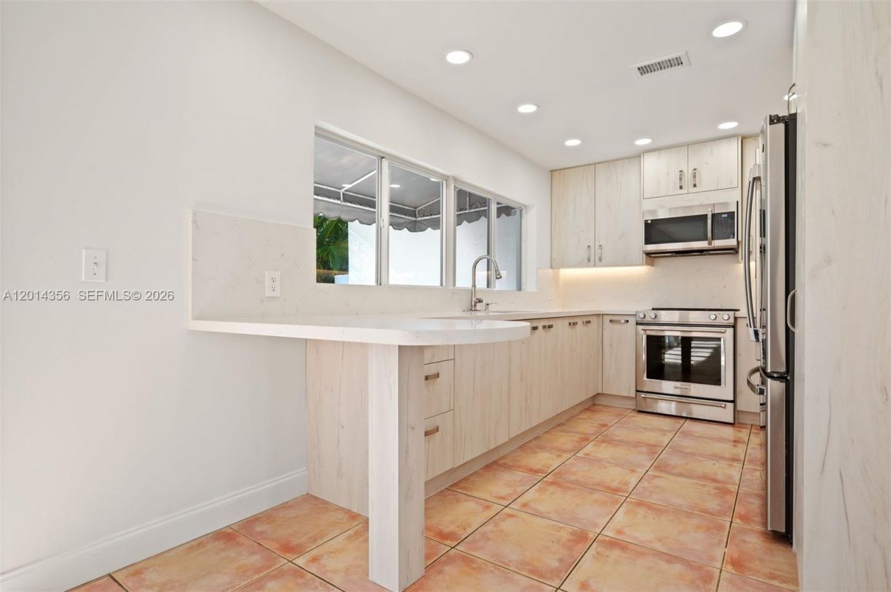 512 Warren Ln , Key Biscayne, FL 33149 Photo