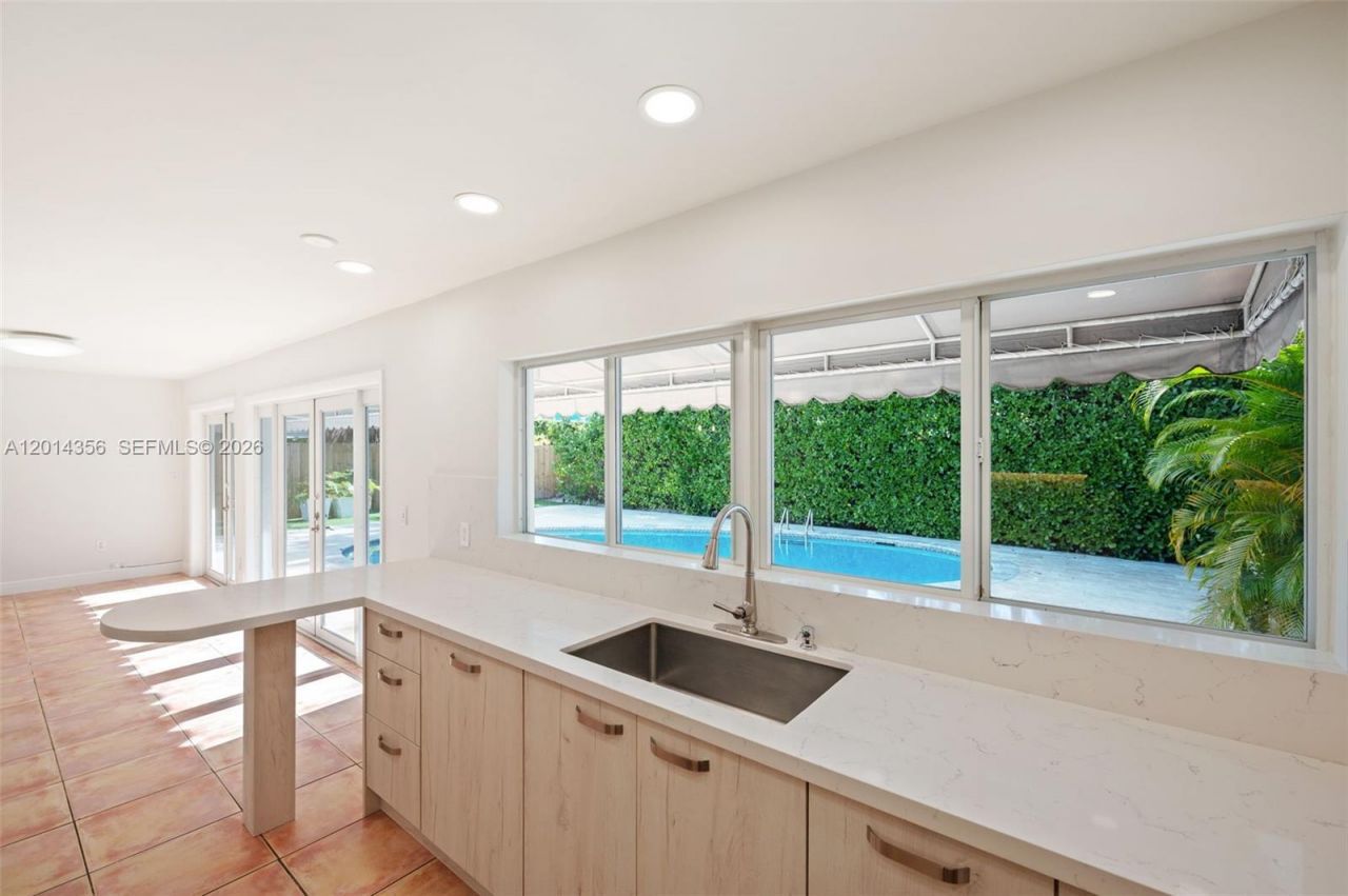 512 Warren Ln , Key Biscayne, FL 33149 Photo