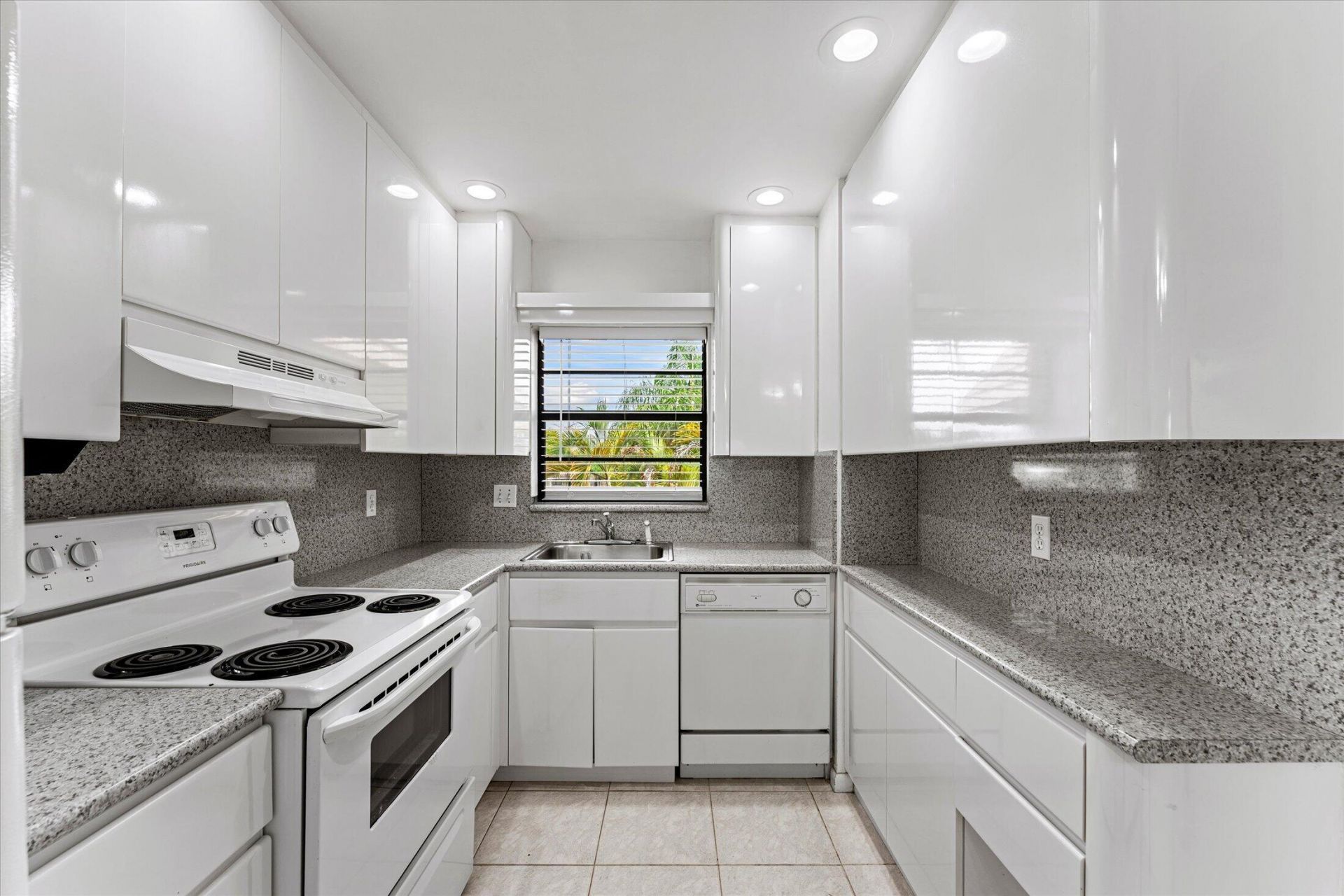 200 Jacaranda Country Club Drive Drive, Unit 3c, Plantation, FL 33324 Photo