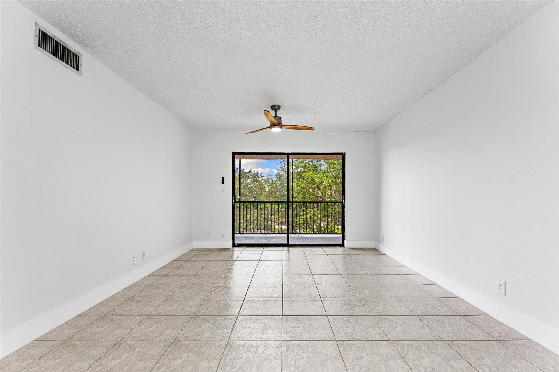 200 Jacaranda Country Club Drive Drive, Unit 3c, Plantation, FL 33324 Photo