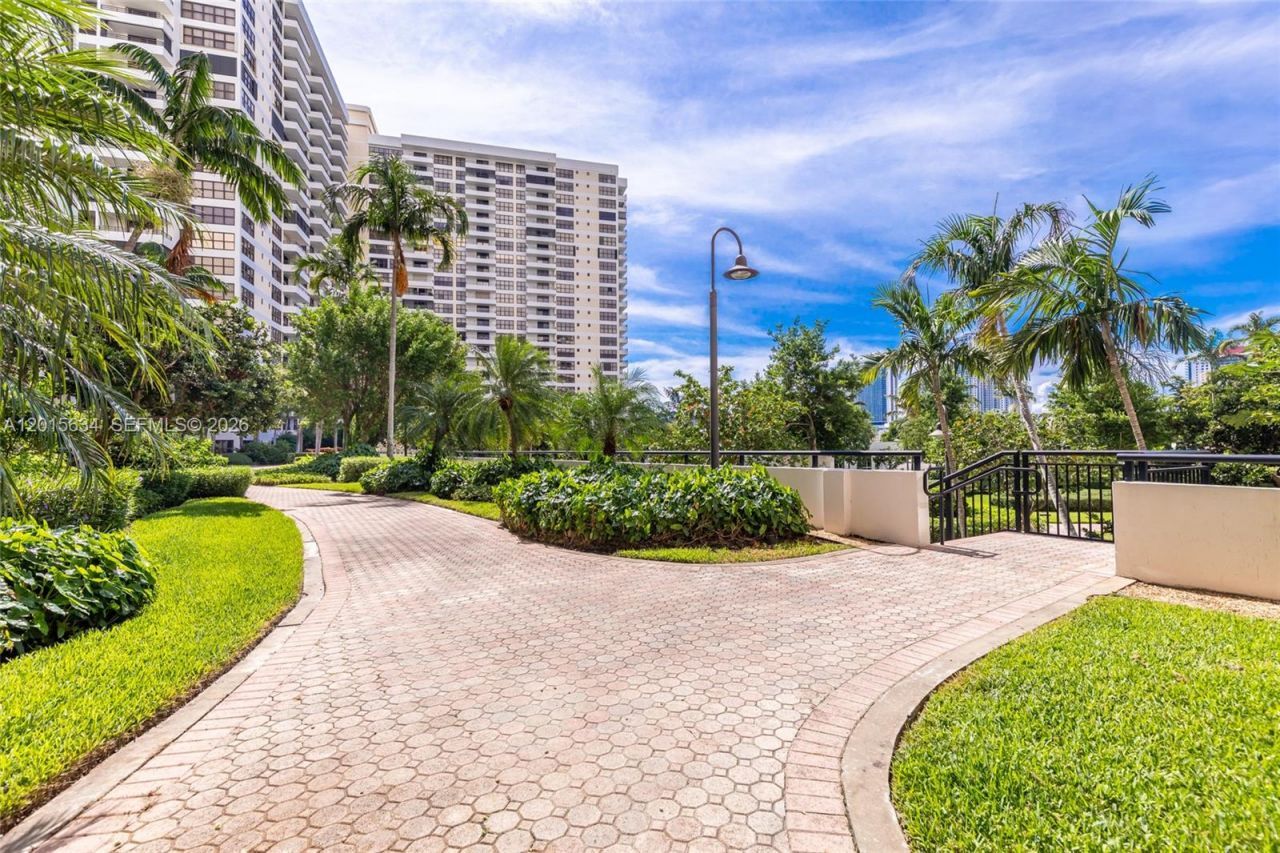 600 Three Islands Blvd , Unit 212, Hallandale Beach, FL 33009 Photo