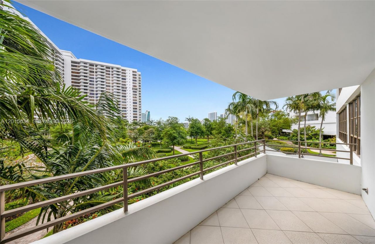 600 Three Islands Blvd , Unit 212, Hallandale Beach, FL 33009 Photo