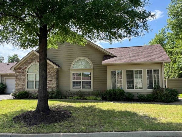 1727 W SOUTHFIELD CIR, Memphis, TN 38016