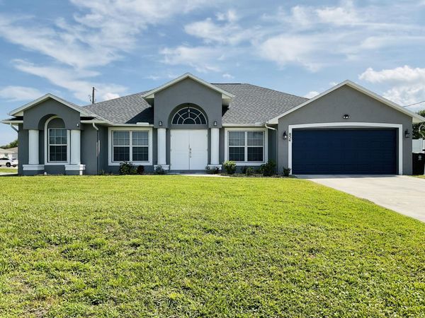 854 SW Paar Drive, Port St. Lucie, FL 34953