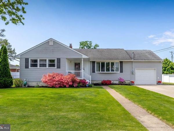 438 LOCK AVENUE , GIBBSTOWN, NJ 08027