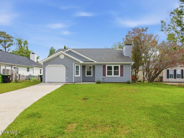 818 S Dogwood Lane, Swansboro, NC 28584