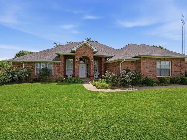 730 Kiowa Drive W, Lake Kiowa, TX 76240